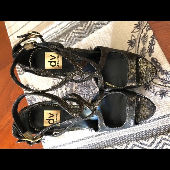 Shoes - Picture 4 of 6